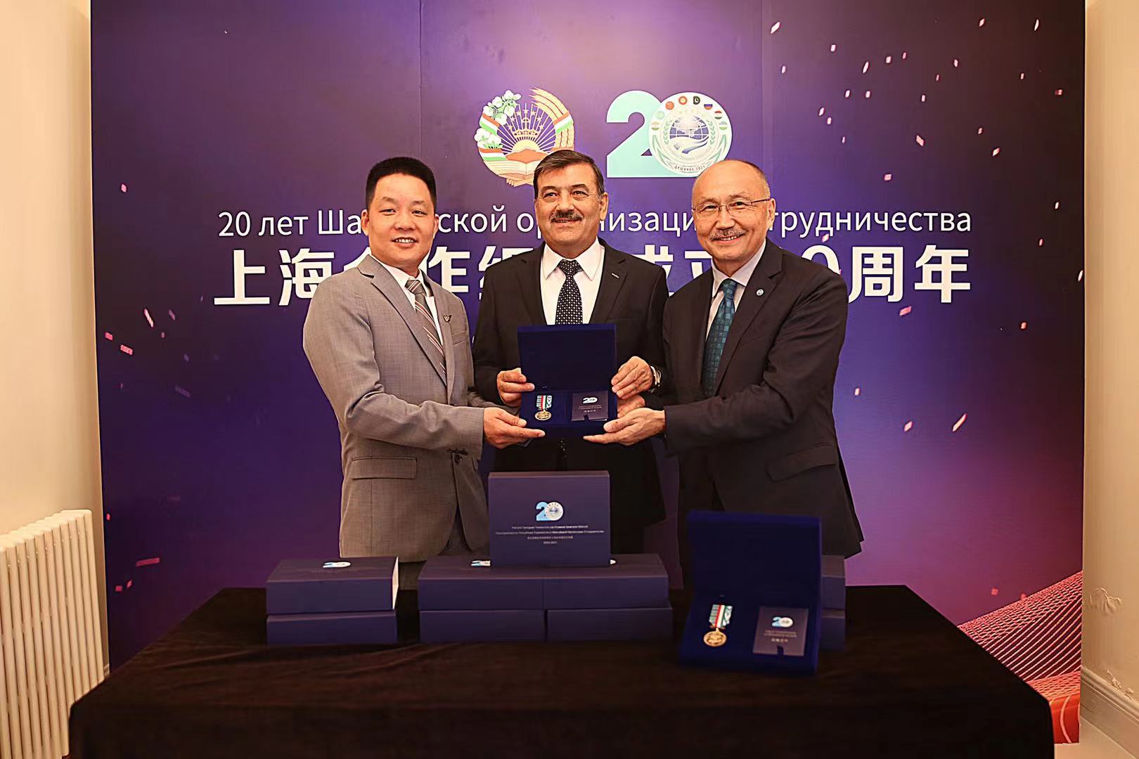 汉今国际应上合组织委托设计制作的20周年庆典奖章正式交付！